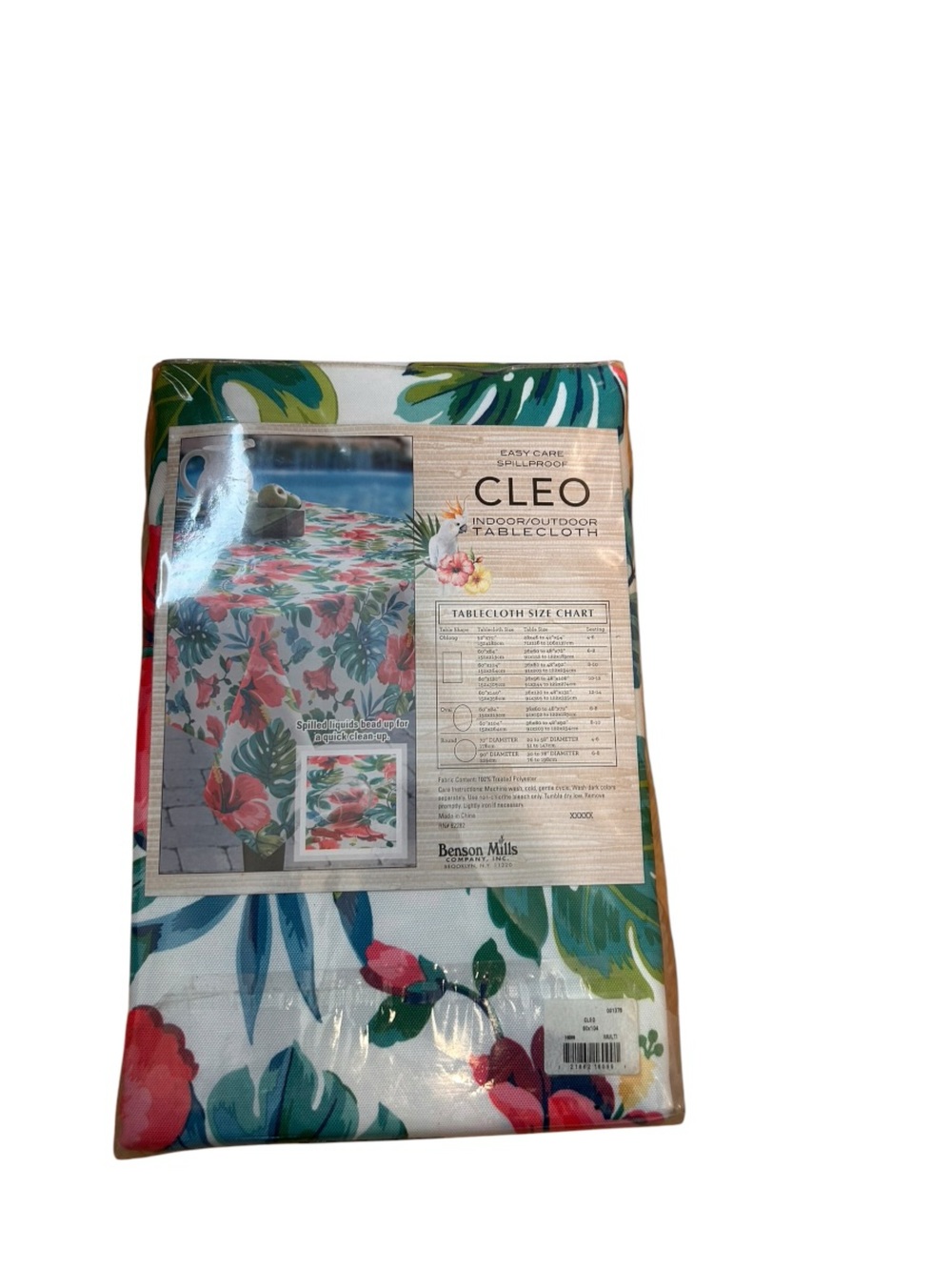 NWT CLEO red green white indoor/outdoor oblong tablecloth - Picture 4 of 4
